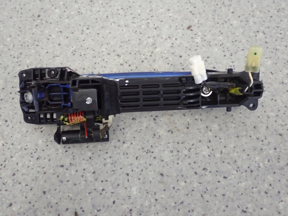 SUZUKI SX4 S-CROSS 13-21 KLAMKA DRZWI PRZEDNICHH PRAWYCH ZUM 3/5