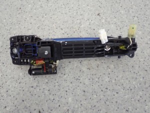 SUZUKI SX4 S-CROSS 13-21 KLAMKA DRZWI PRZEDNICHH PRAWYCH ZUM 3/5 MINIATURA