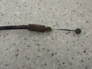 SUZUKI GRAND VITARA 06-11 LINKA OTWIERANIA MASKI POKRYWY SILNIKA 4/6 MINIATURA