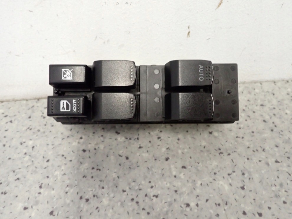 GRAND VITARA II 06 - PANEL STEROWANIA SZYBAMI LEWY 4 SZYBY 3/6