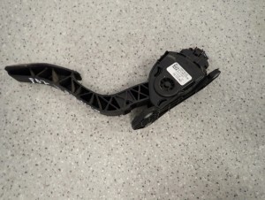 GRAND VITARA II 06- PEDAŁ GAZU EUROPA 15900-65J02 1/8 MINIATURA