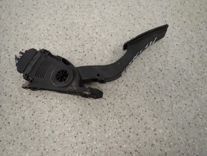 GRAND VITARA II 06- PEDAŁ GAZU EUROPA 15900-65J02 6/8 MINIATURA