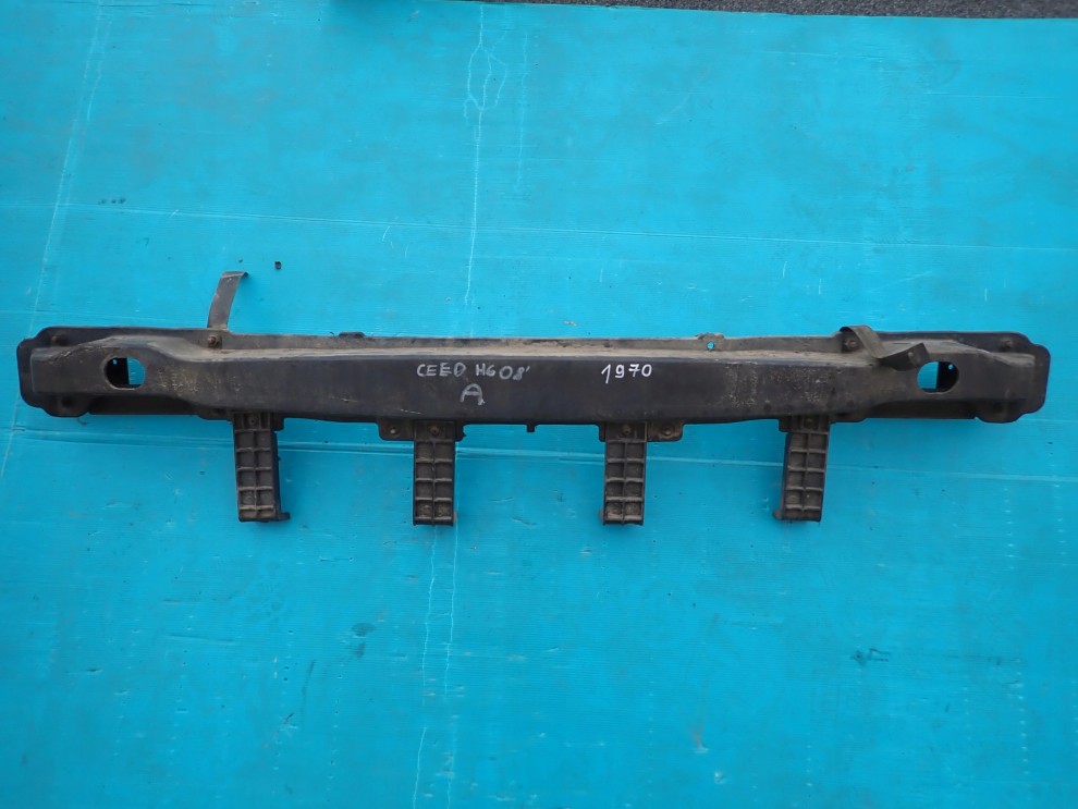 KIA CEED HB 07-12 BELKA ZDERZAKA TYLNEGO 1/5