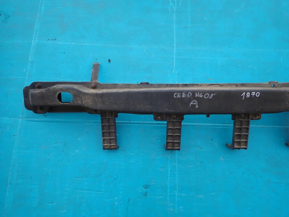 KIA CEED HB 07-12 BELKA ZDERZAKA TYLNEGO 2/5