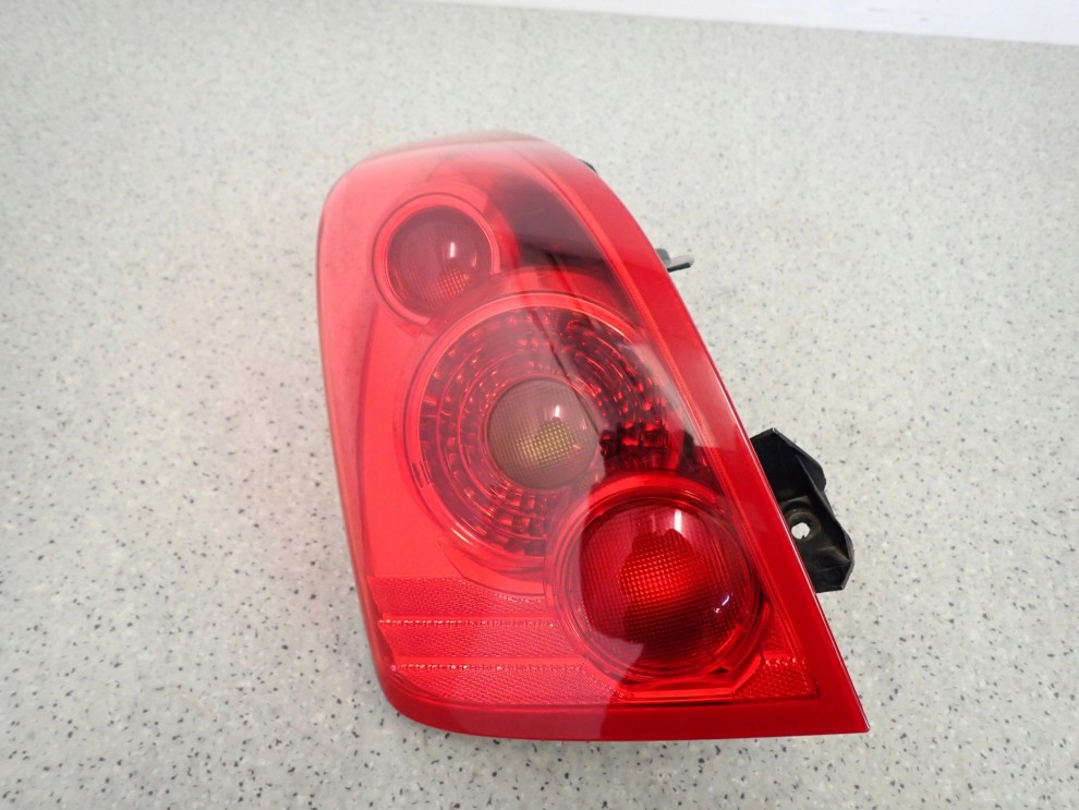 NISSAN PRIMERA 02-07 P12 HB 5D LAMPA TYLNA LEWA 1/6