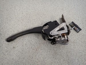 TOYOTA AURIS 06- DŹWIGNIA HAMULCA RĘCZNEGO 9/9 MINIATURA