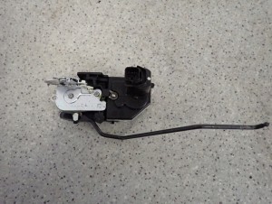 HYUNDAI GETZ 02-10 ZAMEK DRZWI LEWY 4 PIN 2/5 MINIATURA