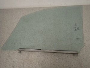 SUZUKI SPLASH 08-14 SZYBA DRZWI PRZEDNIA LEWA 4/4 MINIATURA