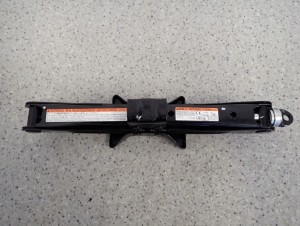 TOYOTA YARIS LEWAREK PODNOŚNIK SAMOCHODOWY KLUCZ DO KÓŁ NOWY 2/5 MINIATURA