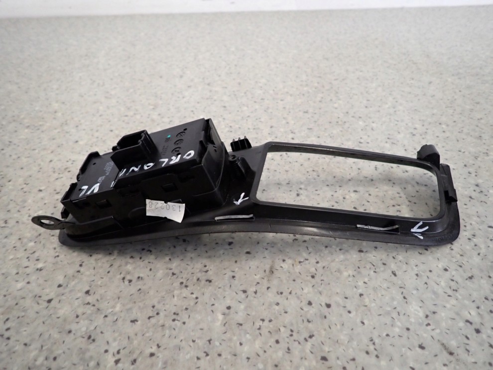 CHEVROLET ORLANDO 10- PANEL STEROWANIA SZYB PRZEDNI LEWY 5/6