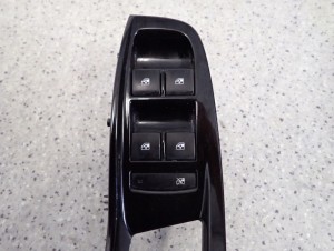 CHEVROLET ORLANDO 10- PANEL STEROWANIA SZYB PRZEDNI LEWY 4/6 MINIATURA