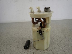 KIA RIO I BENZYNA 00-04 POMPA PALIWA W ZBIORNIK PŁYWAK 1/5 MINIATURA