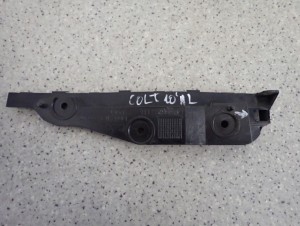 MITSUBISHI COLT 3 DRZWI 04-13 ŚLIZG ZDERZAKA TYLNY LEWY 1/6 MINIATURA