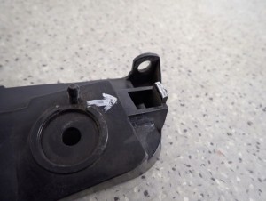 MITSUBISHI COLT 3 DRZWI 04-13 ŚLIZG ZDERZAKA TYLNY LEWY 2/6 MINIATURA