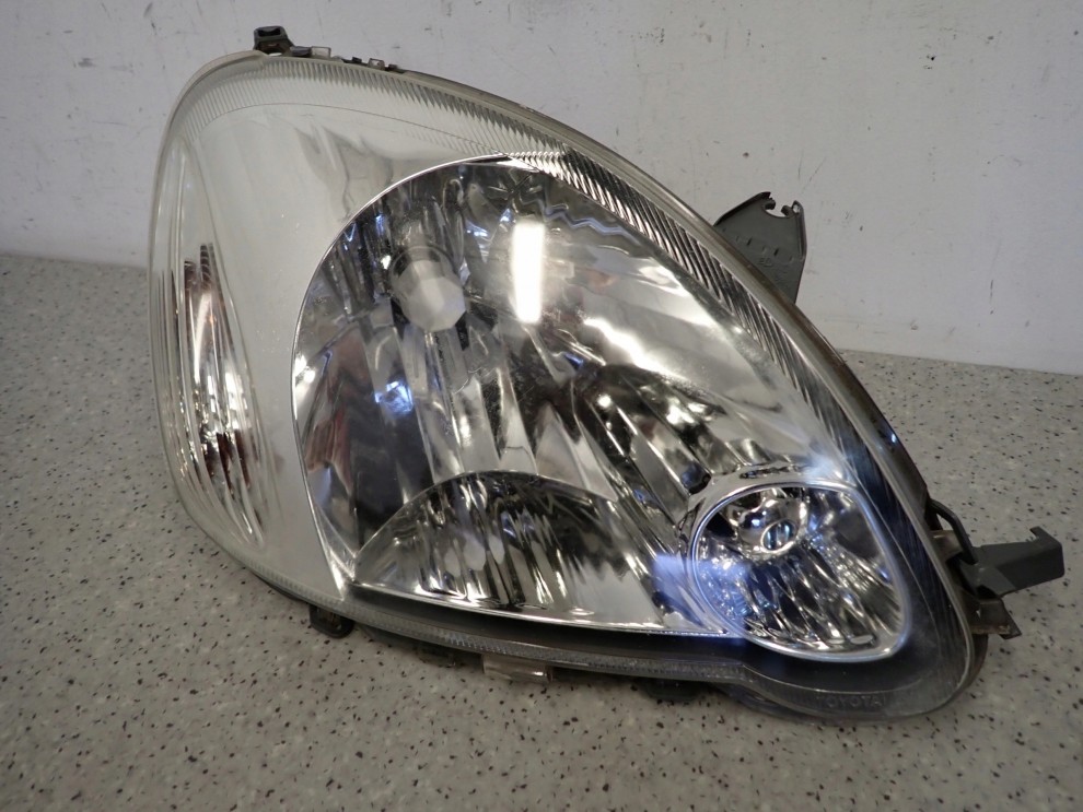 TOYOTA YARIS I FR 03- LAMPA PRZEDNIA PRAWA REFLEKTOR 4/16