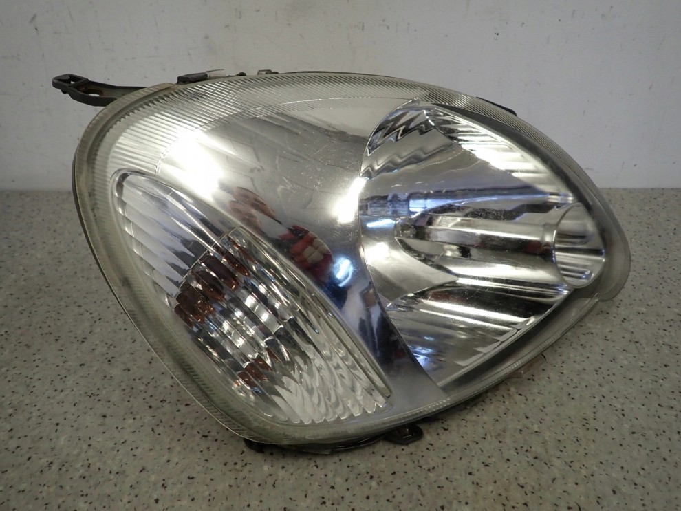 TOYOTA YARIS I FR 03- LAMPA PRZEDNIA PRAWA REFLEKTOR 5/16
