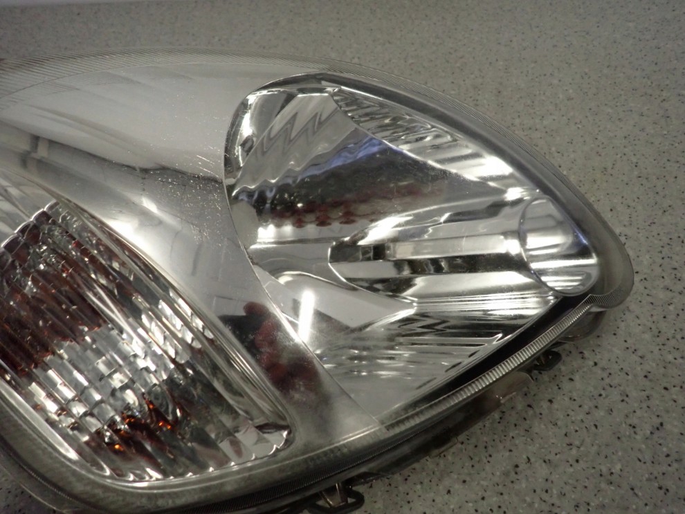TOYOTA YARIS I FR 03- LAMPA PRZEDNIA PRAWA REFLEKTOR 7/16