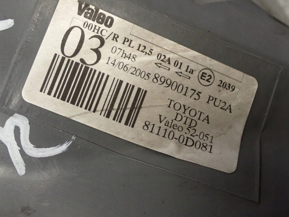 TOYOTA YARIS I FR 03- LAMPA PRZEDNIA PRAWA REFLEKTOR 9/16