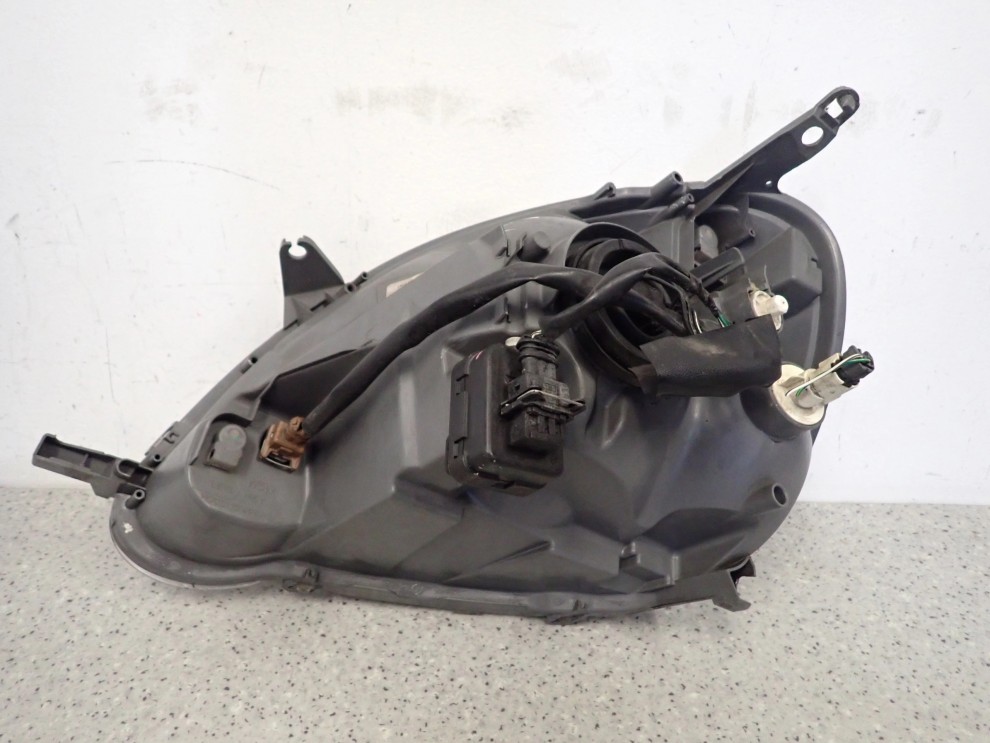 TOYOTA YARIS I FR 03- LAMPA PRZEDNIA PRAWA REFLEKTOR 10/16