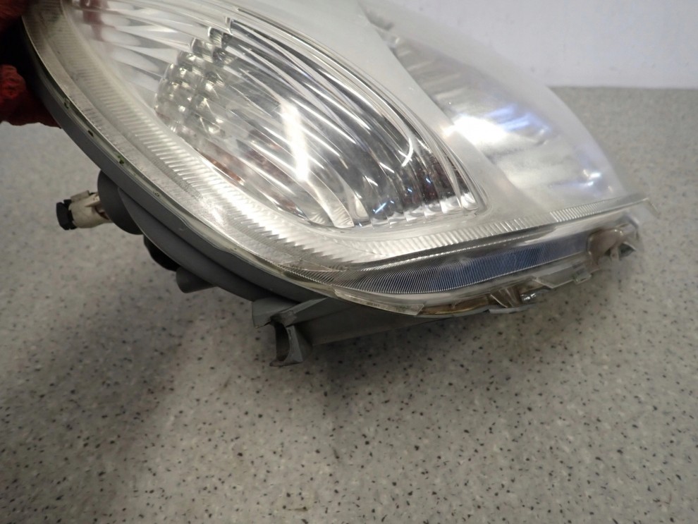 TOYOTA YARIS I FR 03- LAMPA PRZEDNIA PRAWA REFLEKTOR 12/16