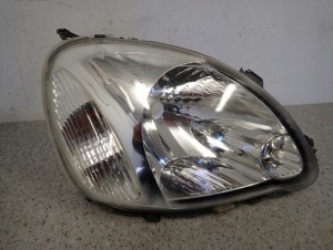TOYOTA YARIS I FR 03- LAMPA PRZEDNIA PRAWA REFLEKTOR 2/16 MINIATURA
