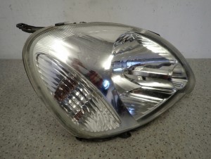 TOYOTA YARIS I FR 03- LAMPA PRZEDNIA PRAWA REFLEKTOR 5/16 MINIATURA