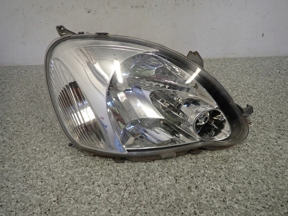 TOYOTA YARIS 03- LAMPA PRZEDNIA PRAWA REFLEKTOR FR 3/4