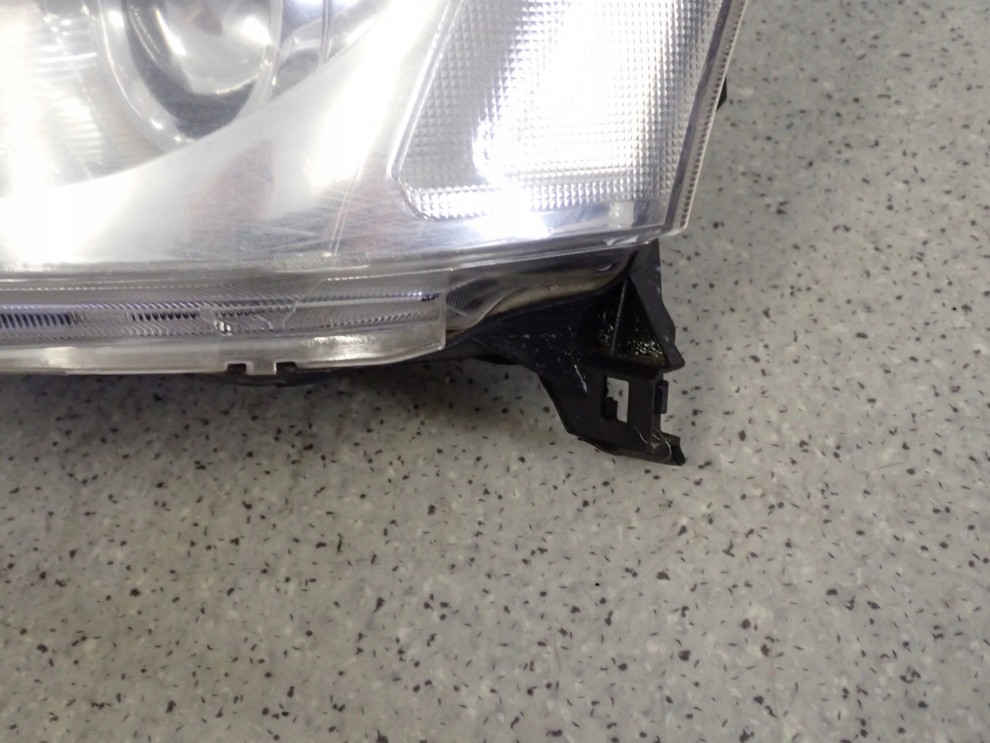 TOYOTA AVENSIS T25 03-05 REFLEKTOR LAMPA PRZEDNIA LEWA 5/10