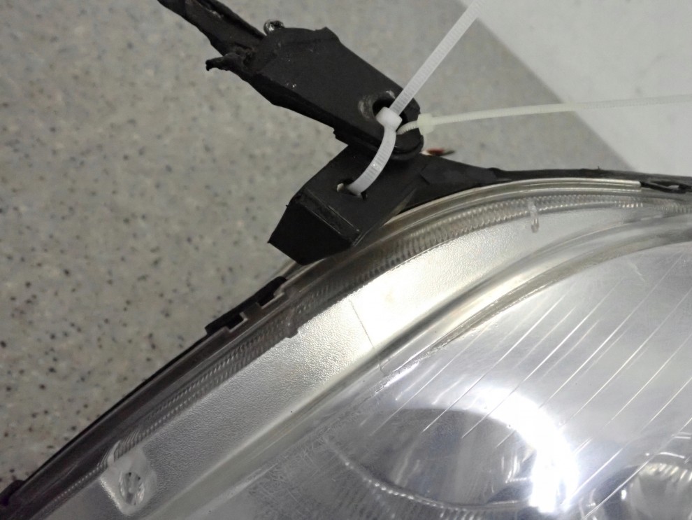 TOYOTA AVENSIS T25 03-05 REFLEKTOR LAMPA PRZEDNIA LEWA 8/10