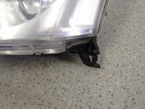 TOYOTA AVENSIS T25 03-05 REFLEKTOR LAMPA PRZEDNIA LEWA 5/10 MINIATURA