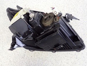 TOYOTA AVENSIS T25 03-05 REFLEKTOR LAMPA PRZEDNIA LEWA 9/10 MINIATURA