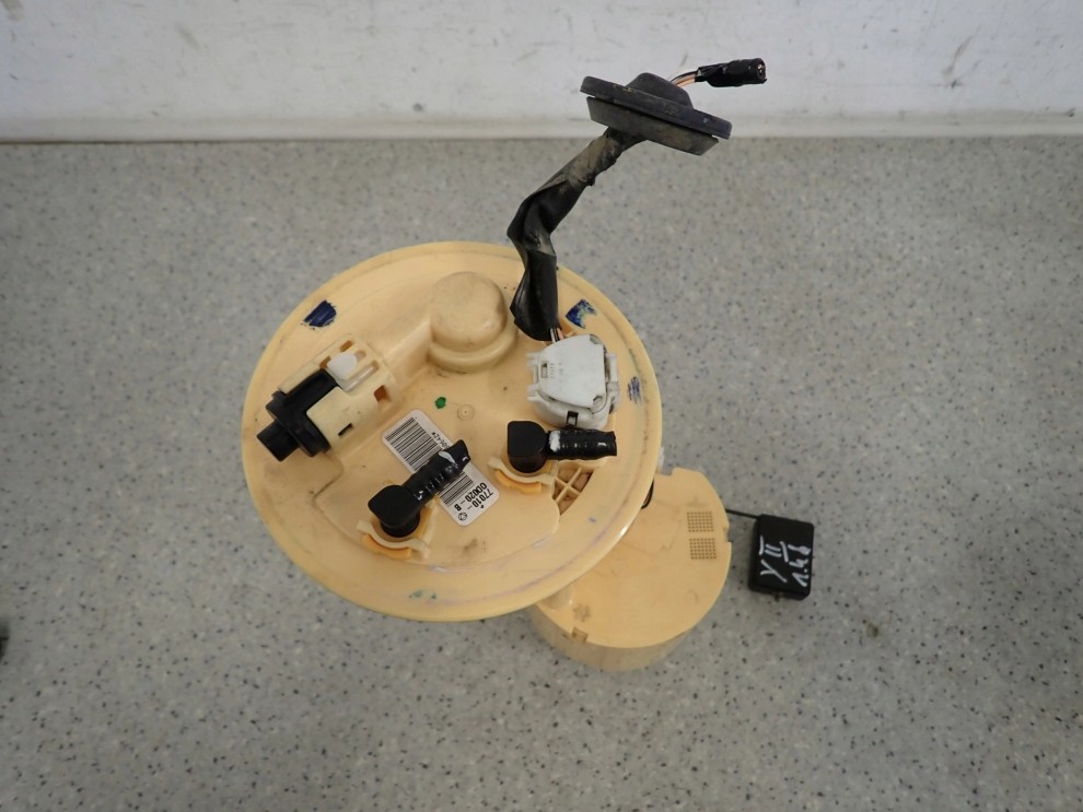 TOYOTA YARIS II 1.4 D4D 06-09 CZUJNIK POZIOMU PALIWA 2/5