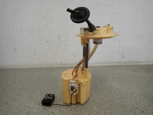 TOYOTA YARIS II 1.4 D4D 06-09 CZUJNIK POZIOMU PALIWA 3/5 MINIATURA