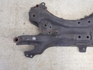 TOYOTA AURIS I 07-12 BELKA ZAWIESZENIA PRZEDNIEGO SANKI 2/6 MINIATURA