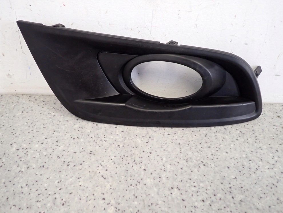 MAZDA3 MAZDA 3 BK HB 06-08 ZAŚLEPKA HALOGENU PRAWA KRATKA RAMKA 3/6