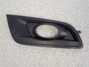 MAZDA3 MAZDA 3 BK HB 06-08 ZAŚLEPKA HALOGENU PRAWA KRATKA RAMKA 1/6 MINIATURA