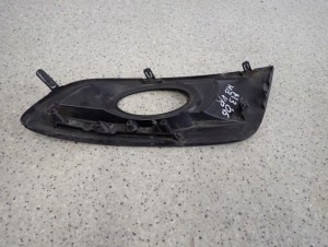 MAZDA3 MAZDA 3 BK HB 06-08 ZAŚLEPKA HALOGENU PRAWA KRATKA RAMKA 6/6 MINIATURA