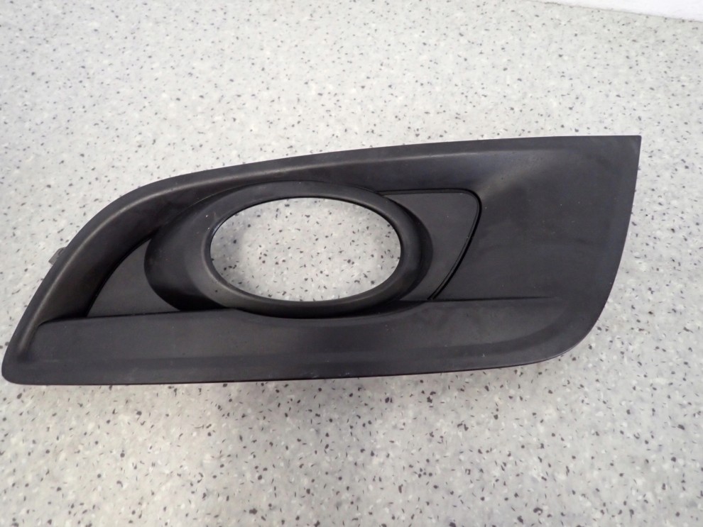 MAZDA3 MAZDA 3 BK HB 06-08 ZAŚLEPKA HALOGENU LEWA KRATKA RAMKA 3/5