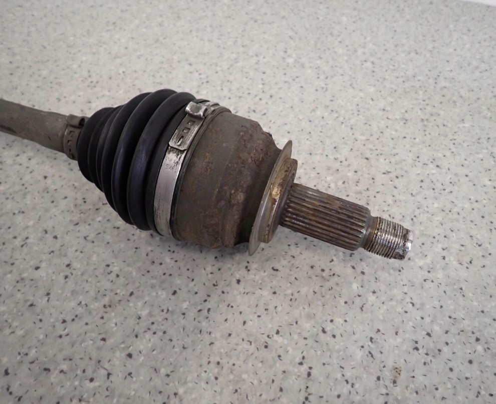 SUBARU IMPREZA III GH 07- 2.0D PÓŁOŚ PRZEDNIA LEWA 5/6