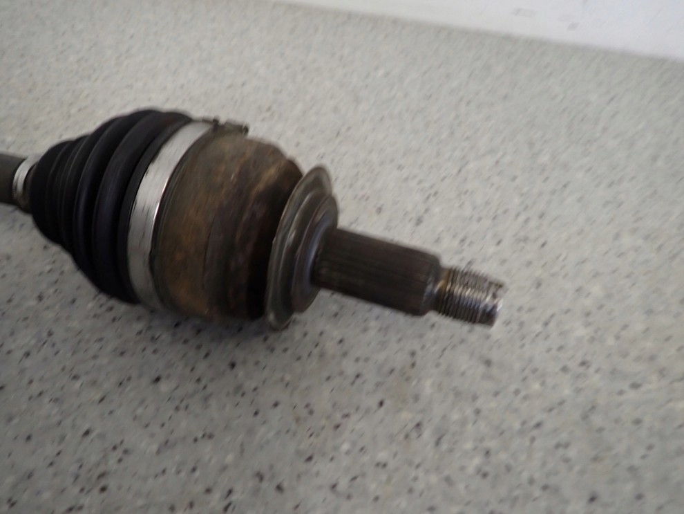 SUBARU IMPREZA III GH 07- 2.0D PÓŁOŚ PRZEDNIA PRAWA 5/7