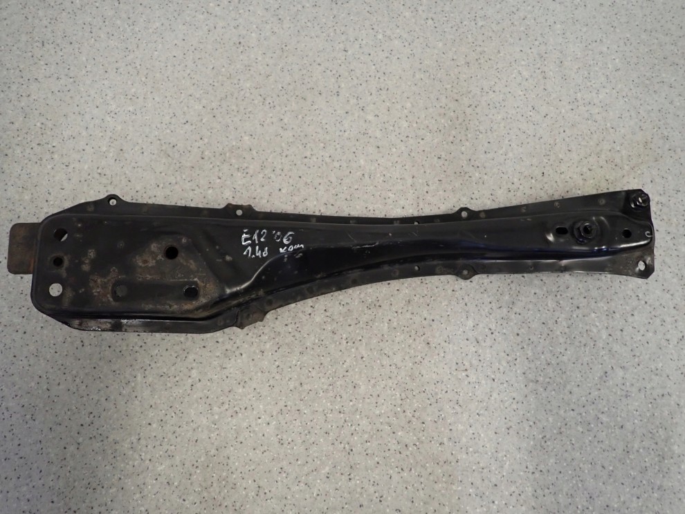 TOYOTA COROLLA E12 HB 02-07 BELKA WZDŁUŻNA 1/4