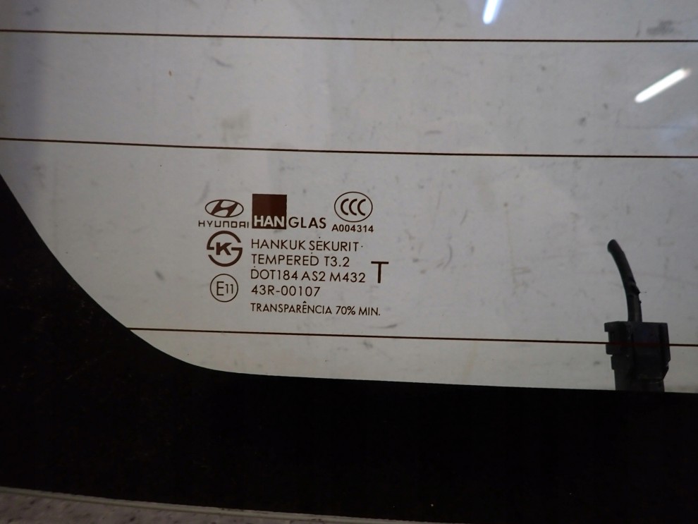 HYUNDAI GETZ 02-10 SZYBA TYLNA W KLAPE BAGAŻNIKA 2/3