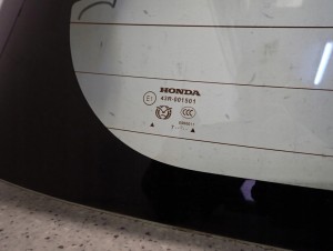 HONDA JAZZ 02-07 SZYBA TYLNA W KLAPE BAGAŻNIKA 3/7 MINIATURA