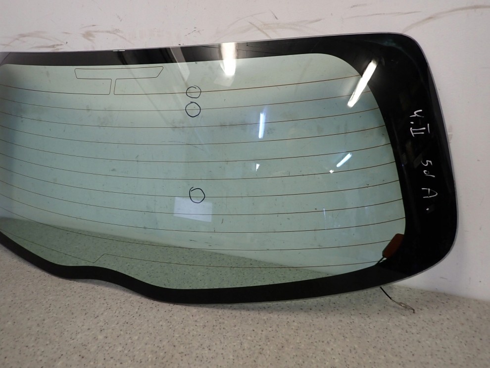 TOYOTA YARIS II 06- SZYBA TYLNA W KLAPE BAGAŻNIKA 4/6