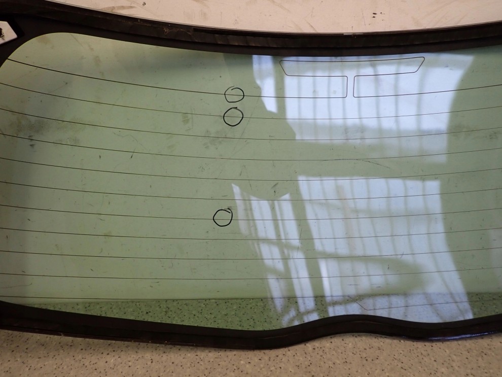 TOYOTA YARIS II 06- SZYBA TYLNA W KLAPE BAGAŻNIKA 6/6