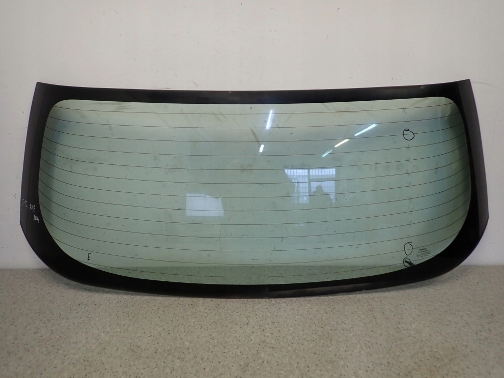 TOYOTA COROLLA E12 HB 02-07 SZYBA TYLNA W KLAPE BAGAŻNIKA 1/6