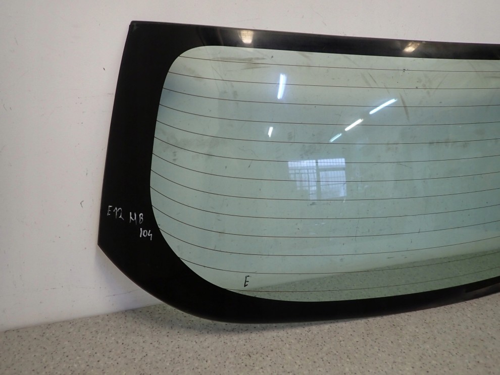 TOYOTA COROLLA E12 HB 02-07 SZYBA TYLNA W KLAPE BAGAŻNIKA 2/6