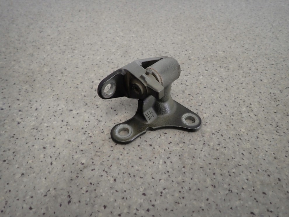 MITSUBISHI COLT 04- ZAWIAS DRZWI PRZEDNI LEWY DOLNY OGRANICZNIK 1/8