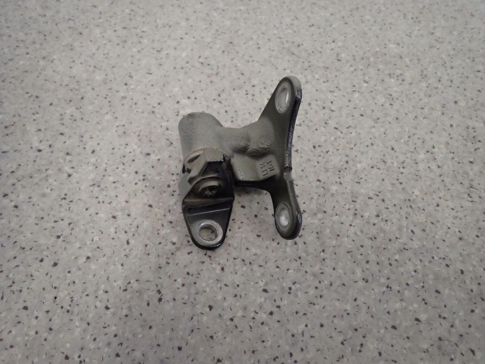 MITSUBISHI COLT 04- ZAWIAS DRZWI PRZEDNI LEWY DOLNY OGRANICZNIK 3/8