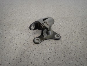 MITSUBISHI COLT 04- ZAWIAS DRZWI PRZEDNI LEWY DOLNY OGRANICZNIK